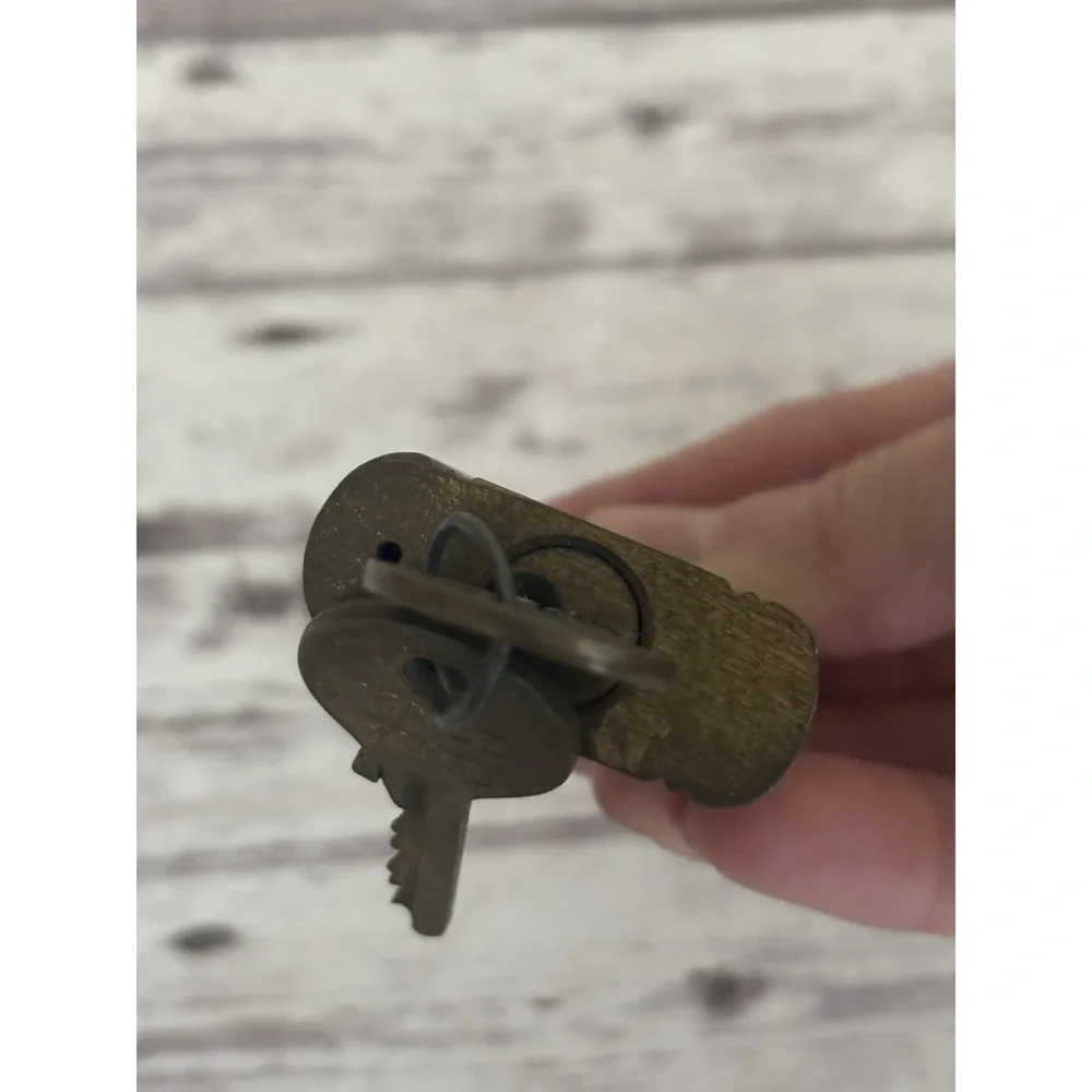N/A yale padlock